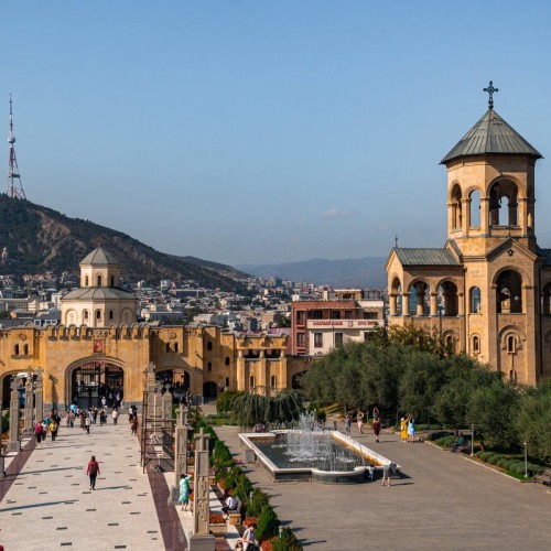 Кавказское ассорти со вкусом вина: путешествие по Грузии и 6 живописным ущельям Осетии