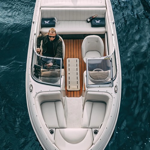 На катере — по центру Петербурга