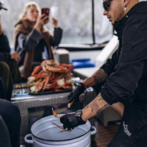 Океан впечатлений на Камчатке с фотографом: треккинги, спа, обед с видом на горы и ночь в глэмпинге