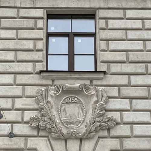 На стыке двух эпох: променад по Петроградке в мини-группе