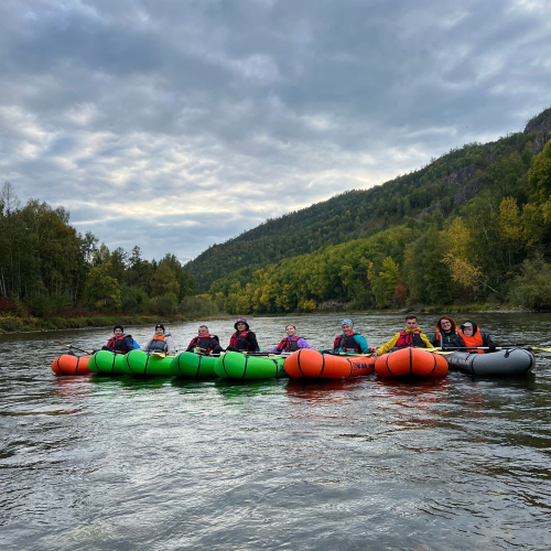 Активные выходные в Хакасии: сплав по Белому Июсу, треккинг по Тогыз-Аз, баня