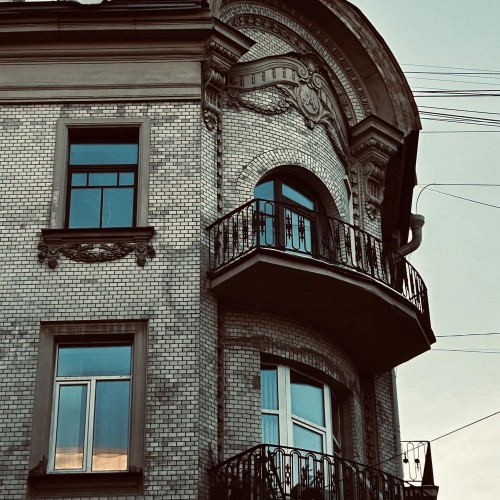 Петроградская сторона: северный модерн, поэты и чекисты