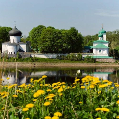 Из Санкт-Петербурга в Псковскую область: Талабские острова, Псков и Печоры