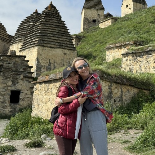 Девичник в Осетии: джип-трип в горах с уроками стрельбы и рисования