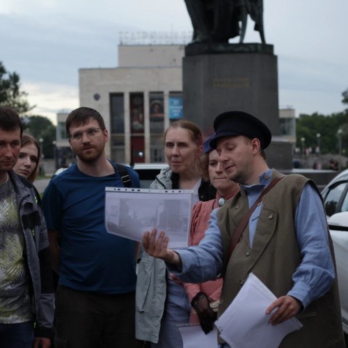 В квартиру Распутина — в составе мини-группы