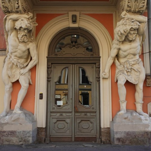 Нетривиальная прогулка за пределами золотого треугольника Петербурга