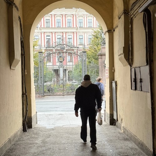 Путешествие по проходным дворам Санкт-Петербурга