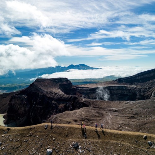 В мини-группе по Камчатке: вулканы, Тихий океан и дикие термальные источники
