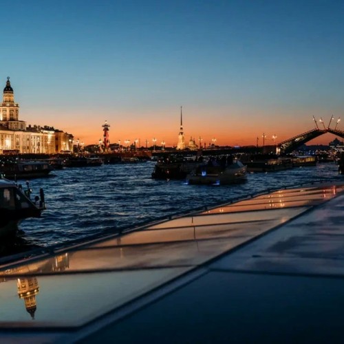 Музыка разводных мостов Петербурга: групповая прогулка на теплоходе