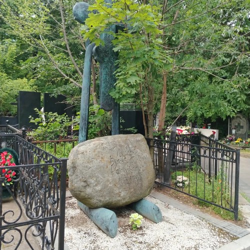 За историей — на Ваганьковский некрополь