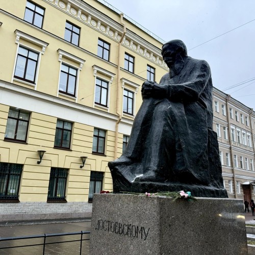 В лабиринтах души: Петербург Достоевского