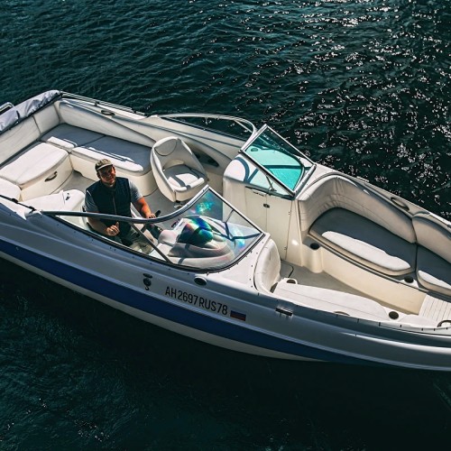 По Петербургу — на индивидуальном катере