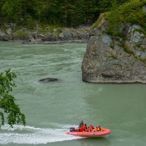 Знакомство с Алтаем своей компанией: снежные вершины, кристальные озёра и заповедные тропы