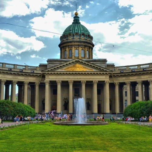 По берегам канала Грибоедова