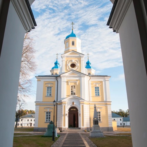 Остров-монастырь Коневец: на страже красоты и покоя
