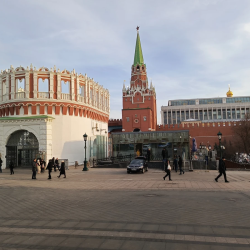 По Красной площади и центру Москвы — пешком и на автобусе