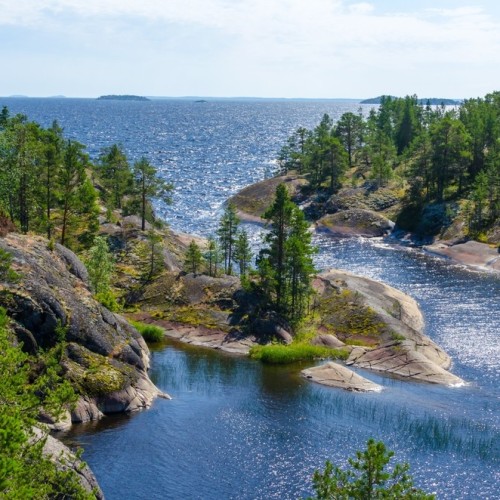 Выдыхай: перезагрузка с йога-практиками и арт-терапией в идиллических пейзажах Карелии