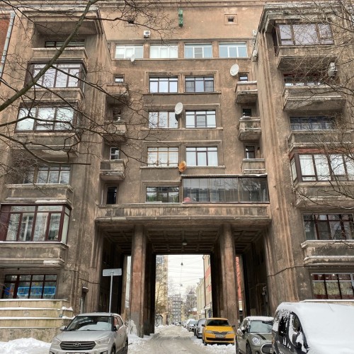 На стыке двух эпох: променад по Петроградке в мини-группе