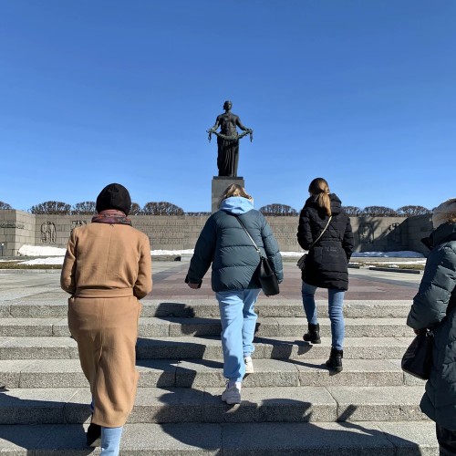 Пискарёвское кладбище: никто не забыт, ничто не забыто!