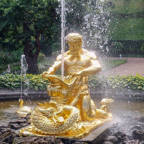 Петергоф: фонтаны и дворцы Нижнего парка