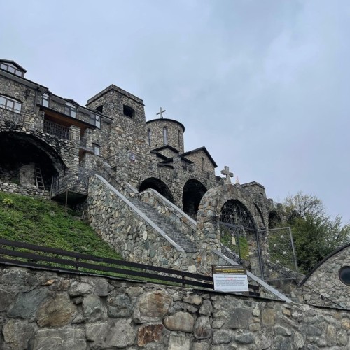 Автотрип по Северной Осетии: ущелья, башни, арт-объекты