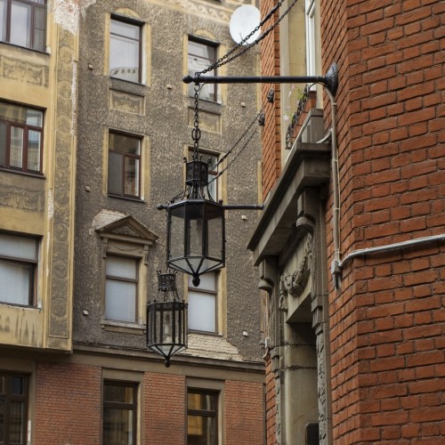 Толстовский дом снаружи и внутри