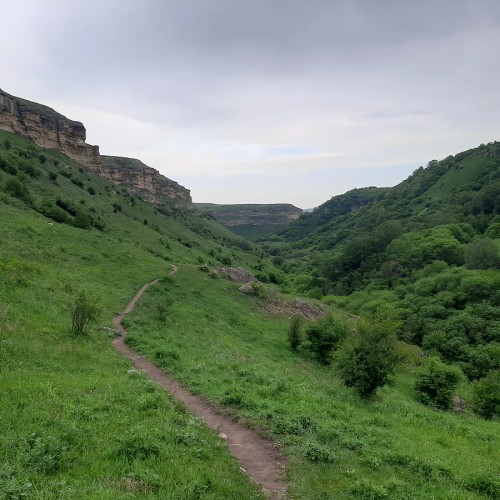 Треккинг по ущелью реки Аликоновки к Медовым водопадам