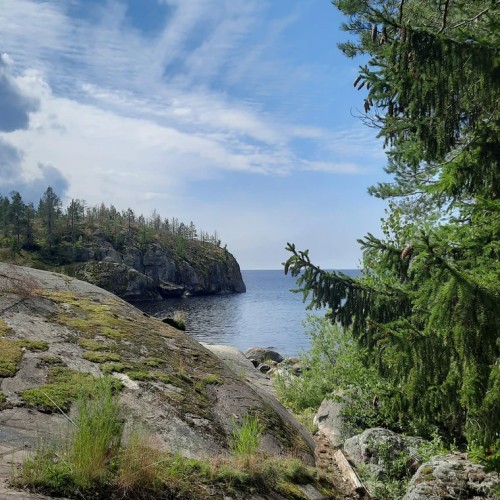 Заповедная Карелия на внедорожнике, лодке и сапе: проживание в домиках на Ладожском озере