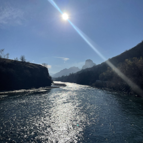 Небольшой компанией по Домбаю: от пещер до вершин и озёр