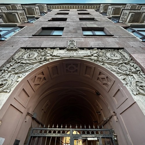 Петроградская сторона: северный модерн, поэты и чекисты