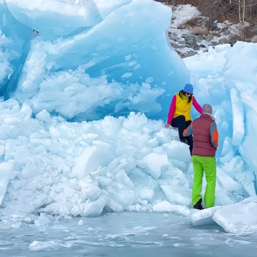 Индивидуальный джиппинг на Байкал с фотографом: ледяные пейзажи Ольхона и Огоя без экскурсий