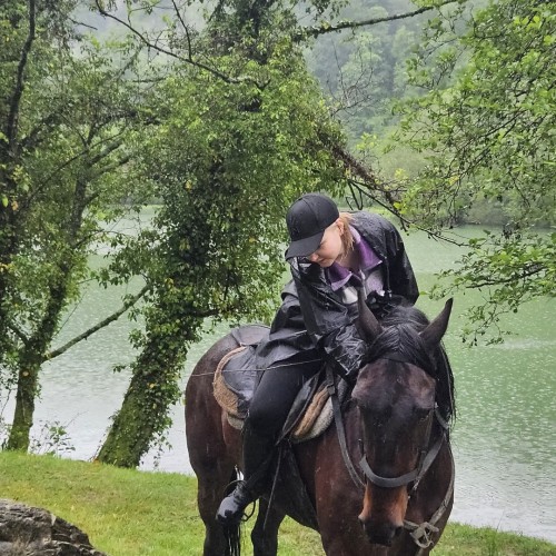 Приключения на лошадях в Сочи для новичков и опытных: по ущельям, долинам и лесам