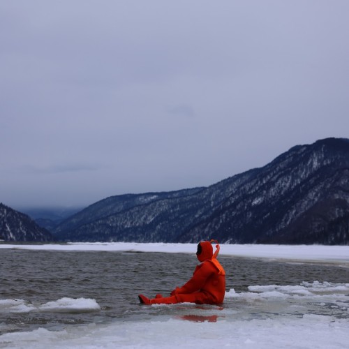 Из Горно-Алтайска — на айс-флоатинг в Телецком озере