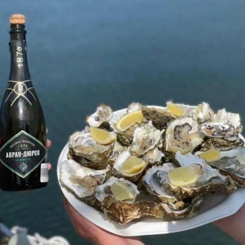 По волнам Японского моря на яхте с маской, сапом и деликатесами (мини-группа)