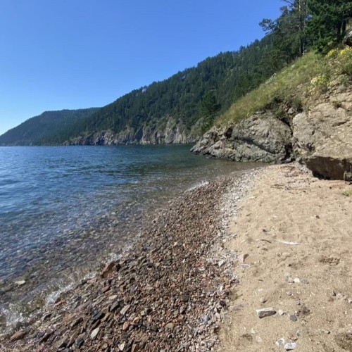 Треккинг по экотропе вдоль озера Байкал