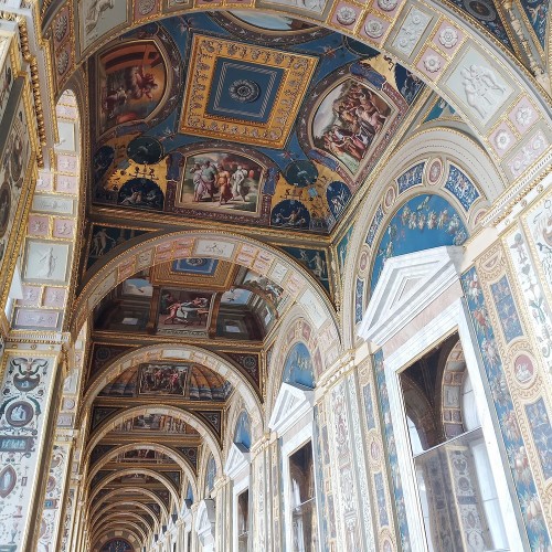 Знакомство с коллекцией Эрмитажа в мини–группе (билеты включены)