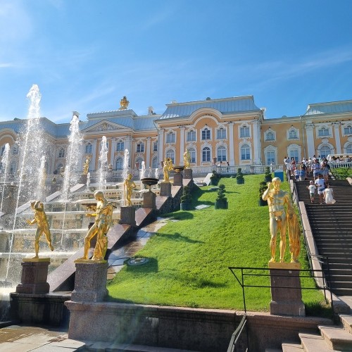 В Петергоф  — с комфортом и личным гидом