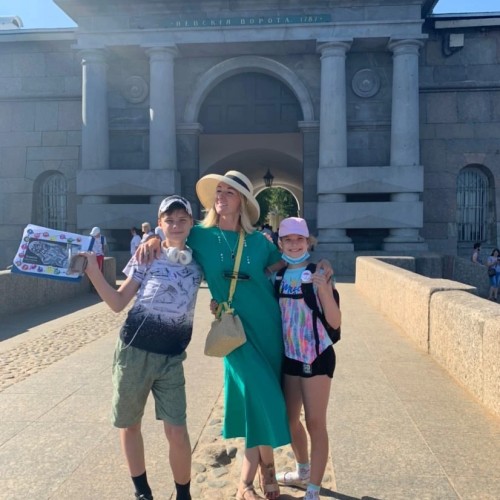 На машине по Петербургу: обзорная экскурсия с элементами квеста для детей и взрослых