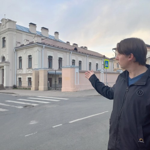 По древнему Пскову с историком