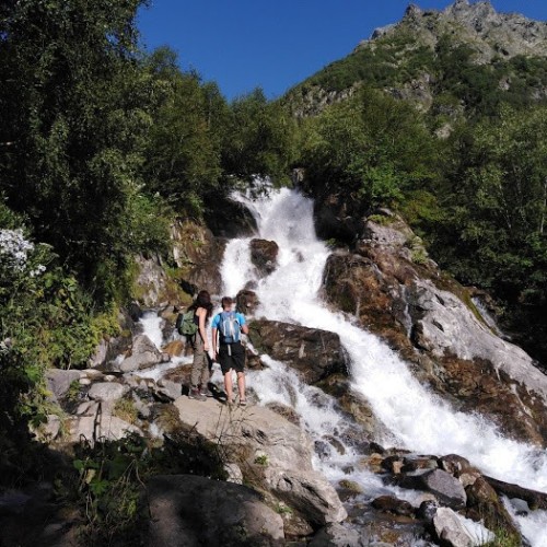 Прогулки по Домбаю: треккинги налегке к ущельям, горам и озёрам