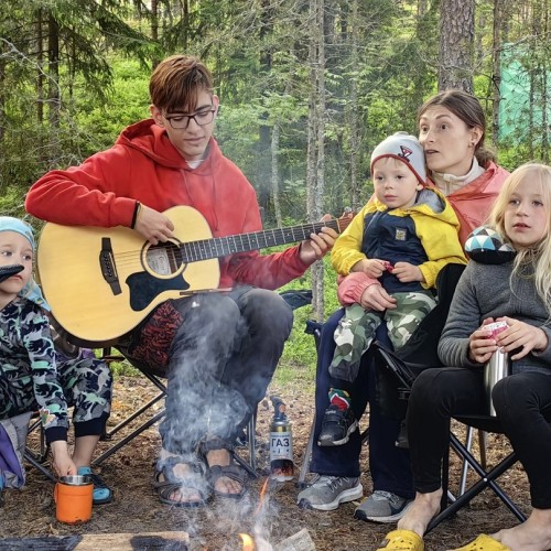 На остров за приключениями: семейный отдых на Ладоге с палатками, вожатыми и няней