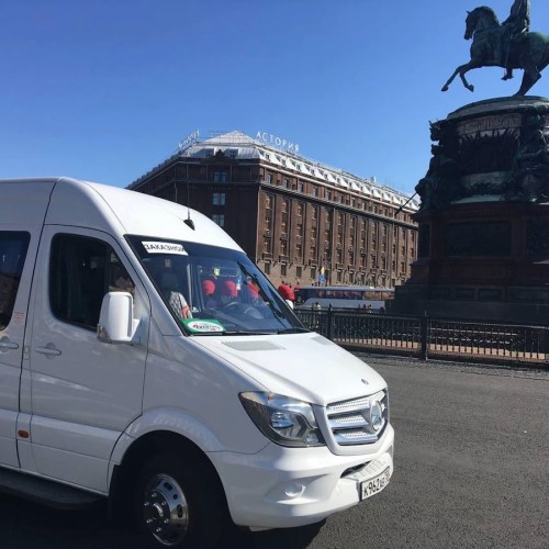 К фонтанам Петергофа в группе