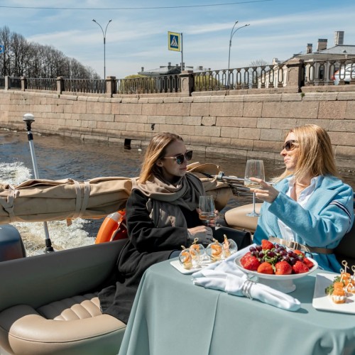Утро в Петербурге: индивидуальная водная прогулка