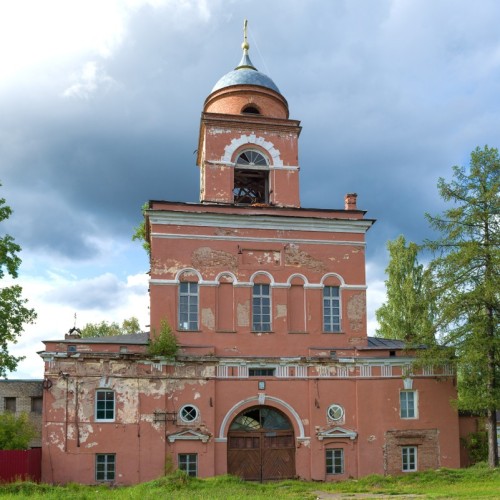 Монастыри Тихвина: из Петербурга — к чудотворным иконам