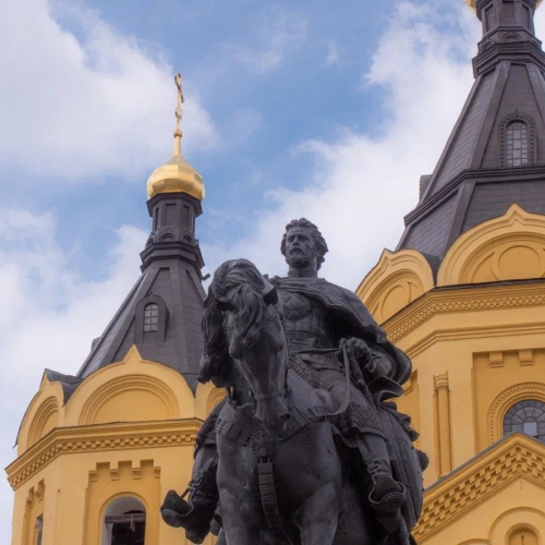 По главным храмам и монастырям Нижнего Новгорода