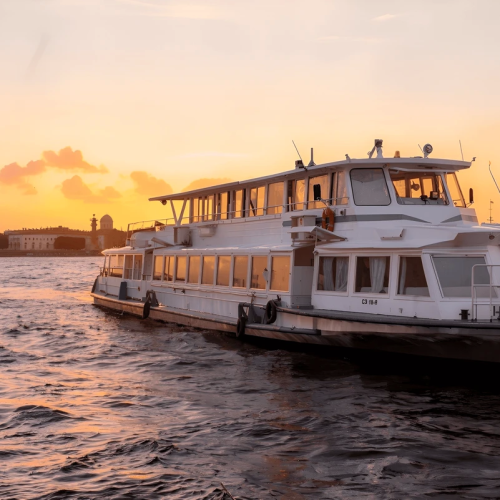 Танцы на теплоходе под разводными мостами — в Санкт-Петербурге