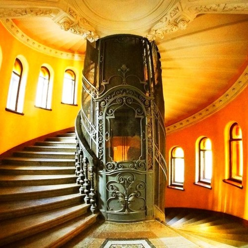 Индивидуальная театрализованная прогулка по Петербургу с гоголевским Носом