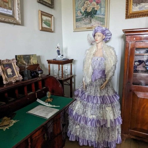 В усадьбу Марьино из Петербурга