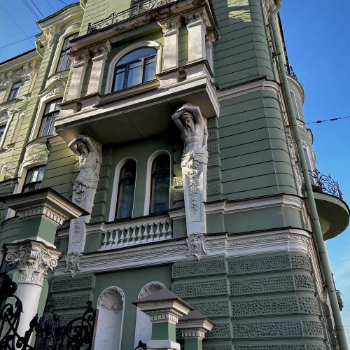 Петроградская сторона: северный модерн, поэты и чекисты