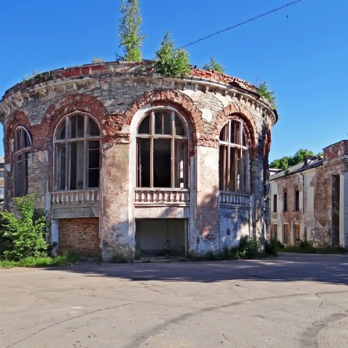 Экскурсия из Петербурга в Ивангород: крепость, нарвская рыба и маяк